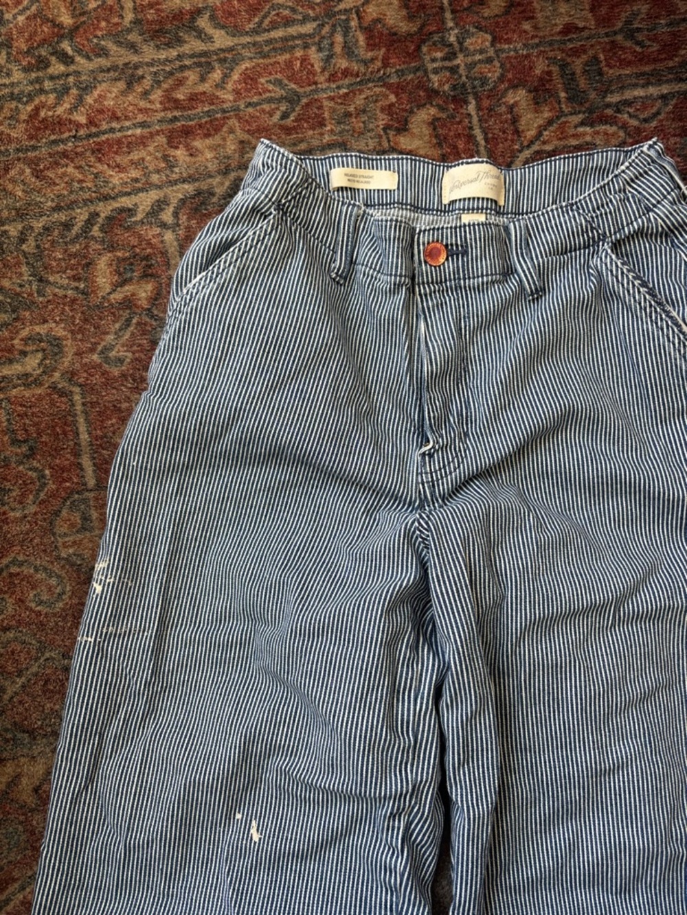 Railroad pants size 27 in women
Has paint on the pants